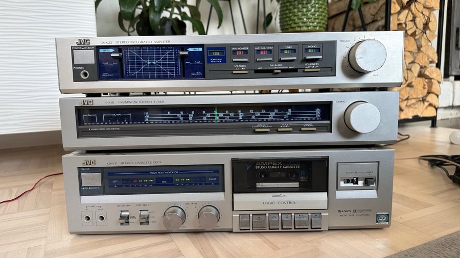 JVC - Cassette deck, Amplfier och Turner.