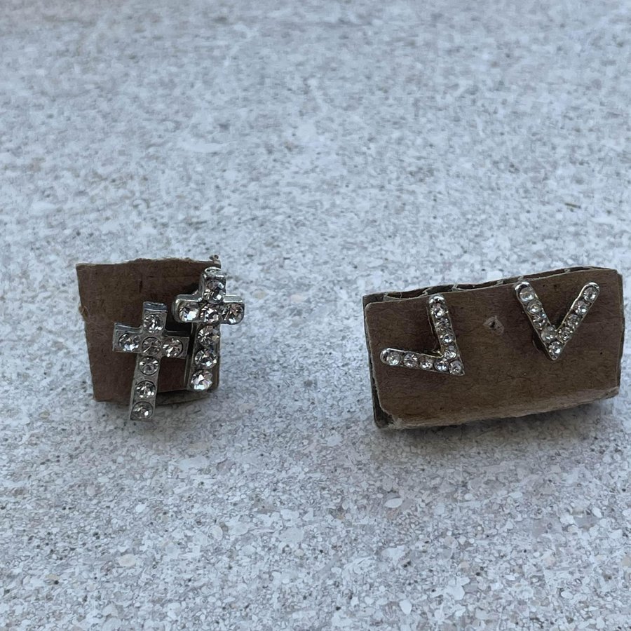 Silver diamant studs örhängen set med kors