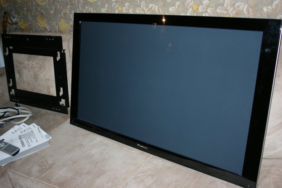 Pioneer 43" Plasma TV inkl väggfäste