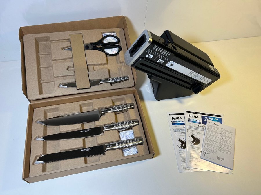 BID! Ninja StaySharp Stainless Steel Knife Set with Built-in Sharpener! New!