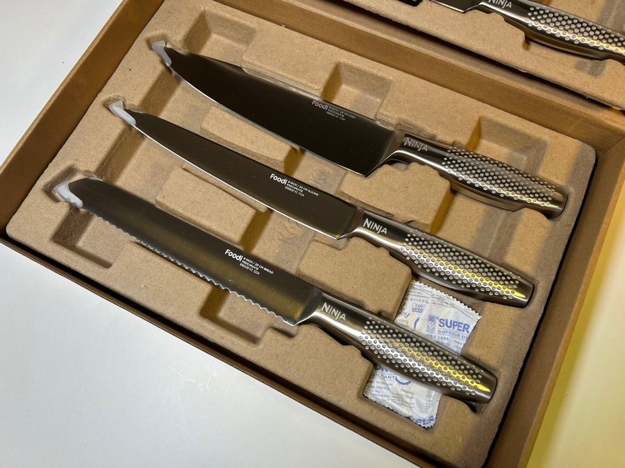 BID! Ninja StaySharp Stainless Steel Knife Set with Built-in Sharpener! New!