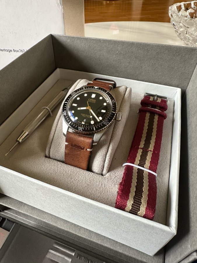 Oris Divers Sixty-Five Movember Edition - Fullset