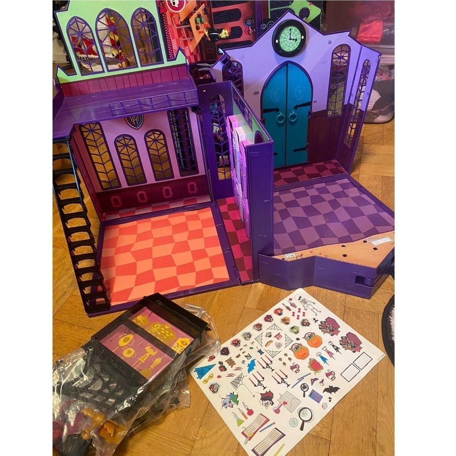 Monster High High school skola dockhus