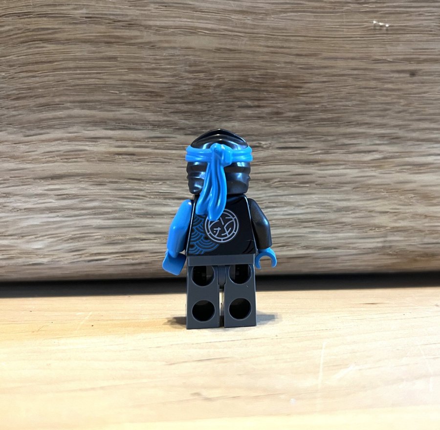 LEGO Minifigur: Nya - Core från LEGO Ninjago