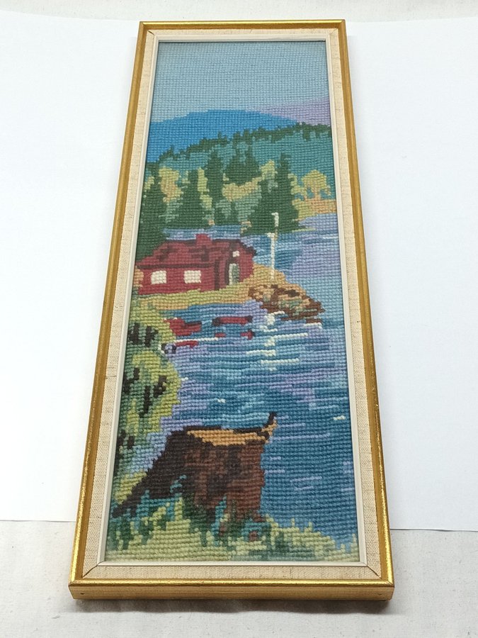 Broderad tavla med naturmotiv