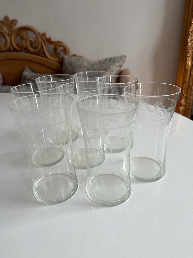 8 vackra antika glas