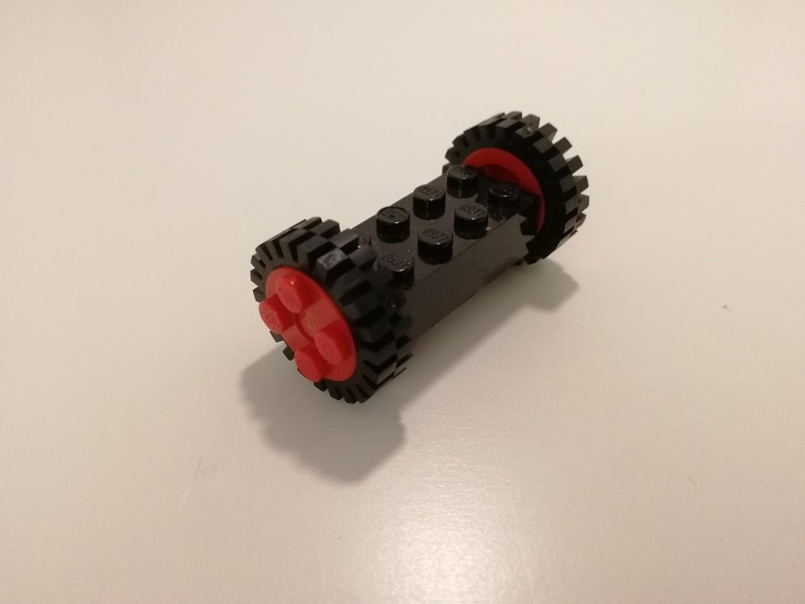 Lego - däck - hjul - 2x4 - svart/röd