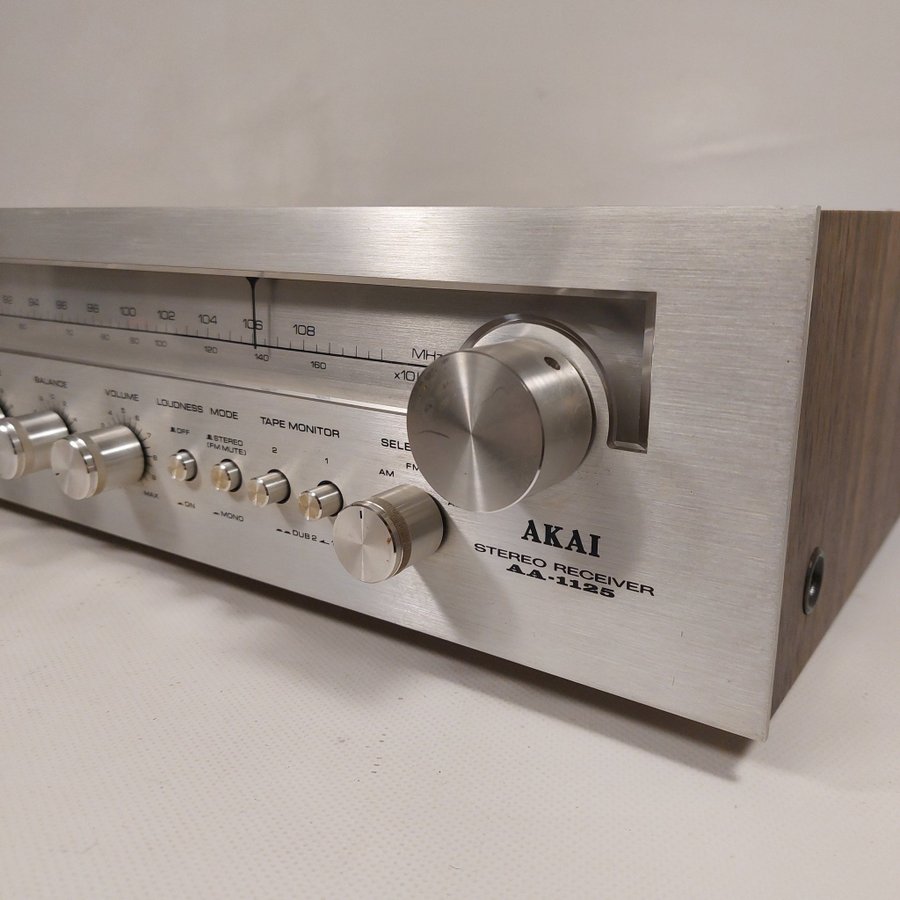 AKAI AA-1125 stereo receiver förstärkare