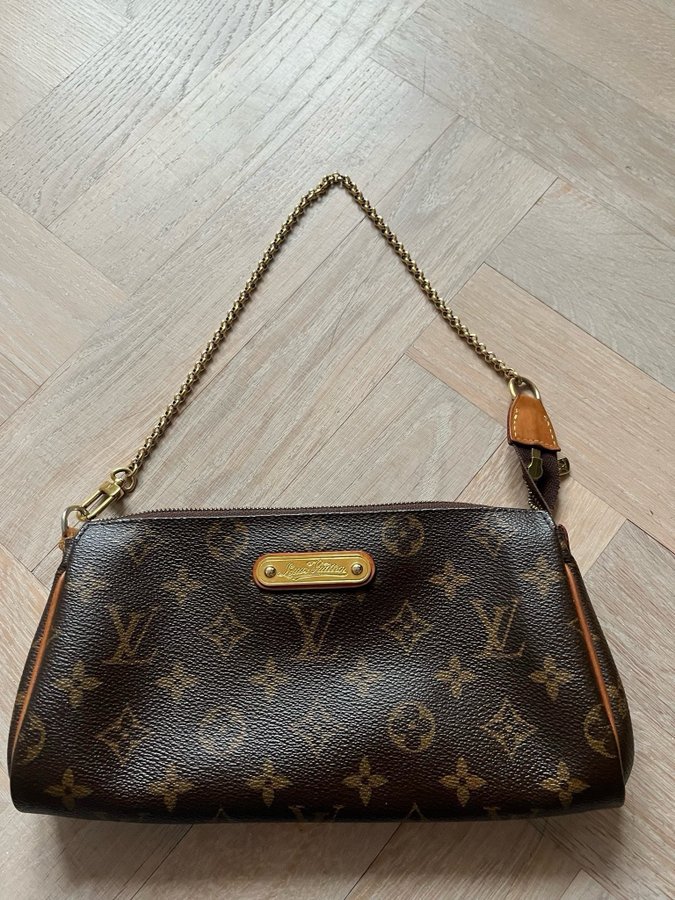 Louis Vuitton Eva clutch