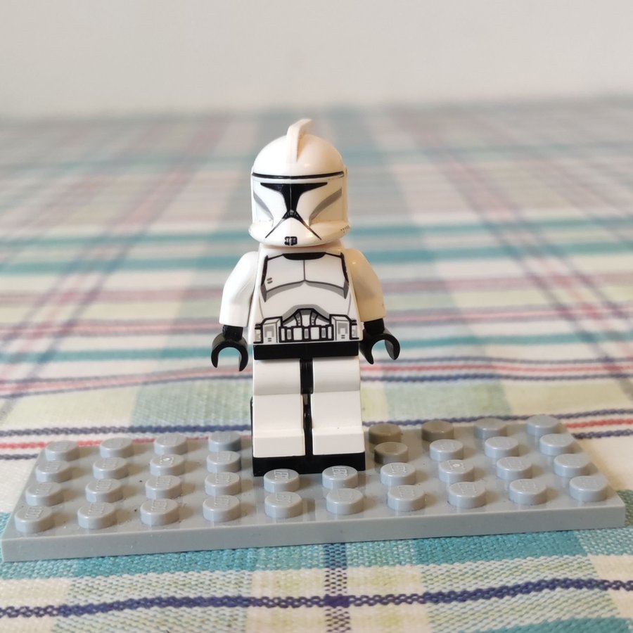 Lego Star Wars Clone Trooper phase 1 scowl