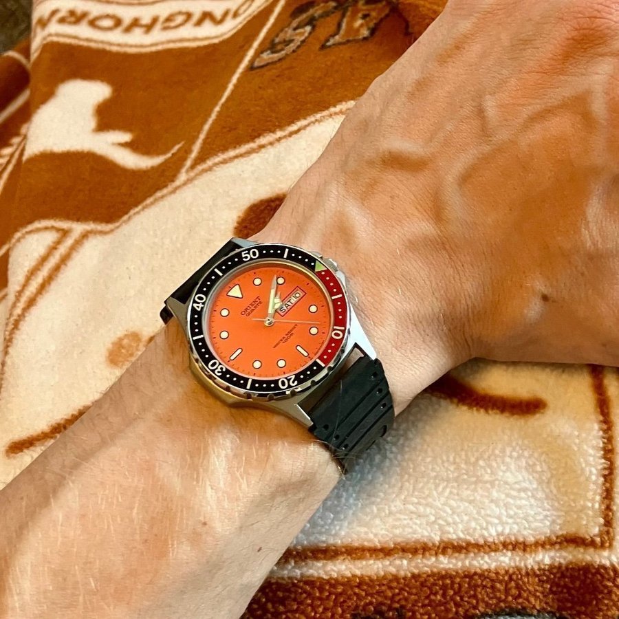 Orient Quartz 100m Dykarklocka Orange (skruvkrona  nytt batteri)