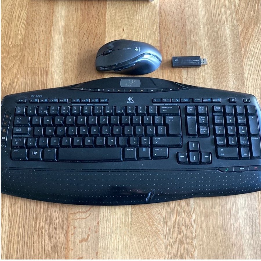 Trådlöst tangentbord och mus -Logitech mx3200