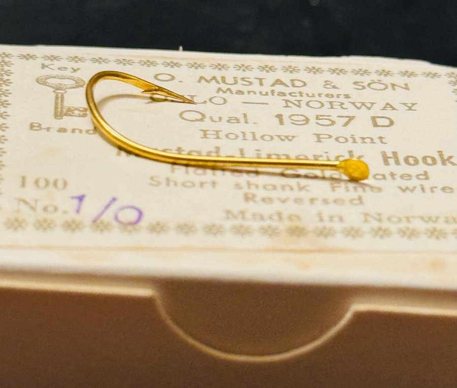 MUSTAD 1/0 Qual 1957 D . Krok jag inte lagt upp tidigare! 100st i sin ask !+++