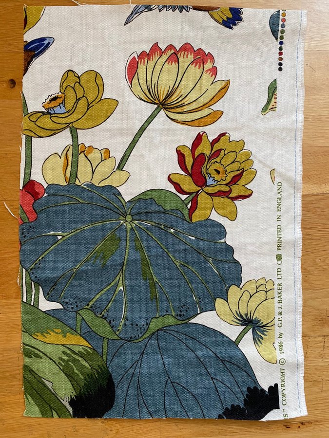 52 x 32 cm Lotus, stuvbit tyg, 100% lin. Svenskt Tenn. Design GPJ Baker