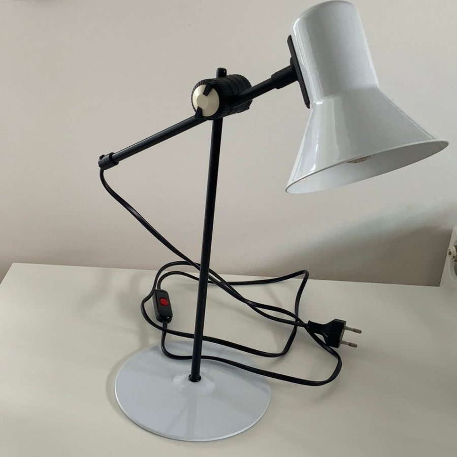 Vintage 70-tals 80-tals skrivbordslampa Italien Veneta Lumi Design