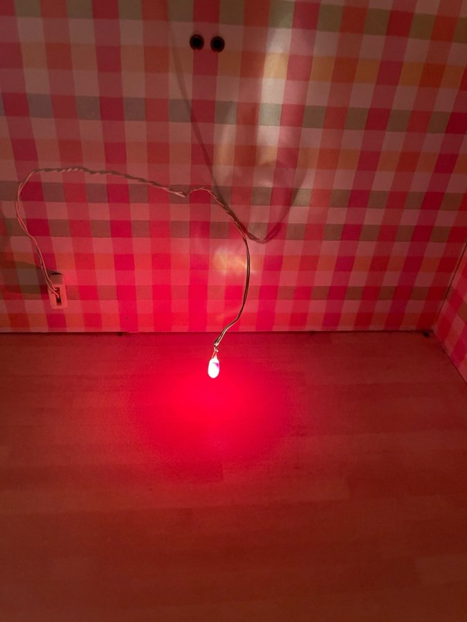 Dockhus belysning elektronik röd glödlampa