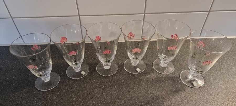 ÖL / DRINKGLAS FYRKLÖVEREN "ROSE" av JACKIE LYND