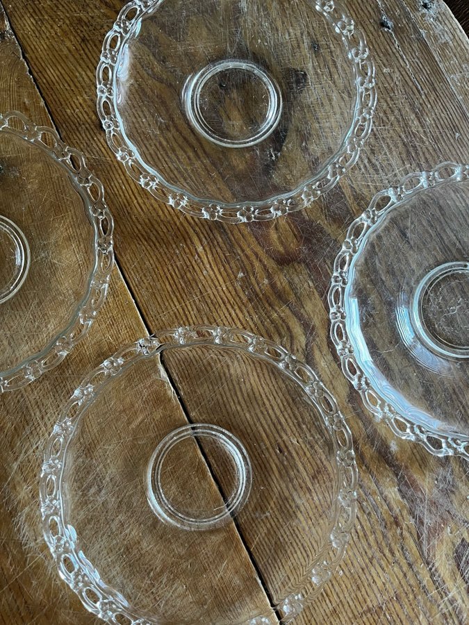 4 stycken assietter i glas • Kök • Dukning • Shabby Chic • Retro • Lantligt