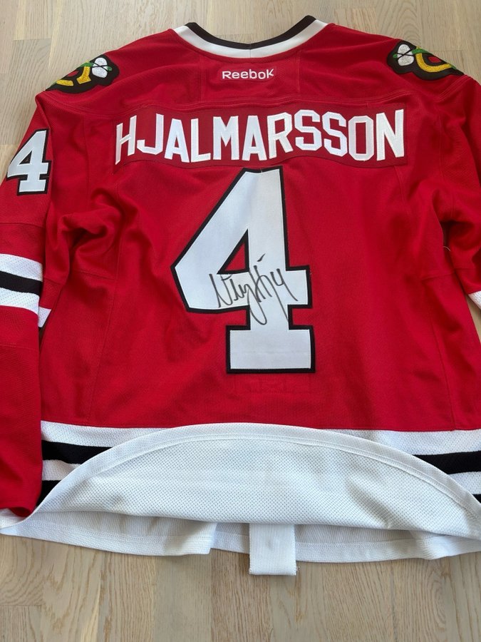 Hjalmarsson #4 Chicago Blackhawks Jersey Signerad, HV71, Tre Kronor