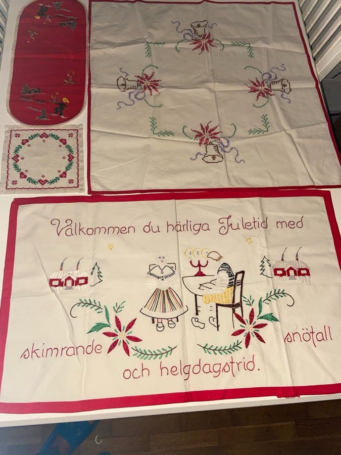 Juldukar med broderi