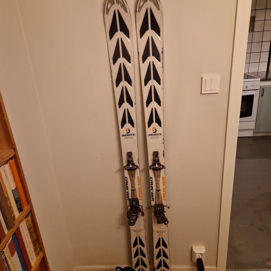 Scott Cross-Ski 175 cm med Dynafit T-L pjäxa storlek 42T pjäxor