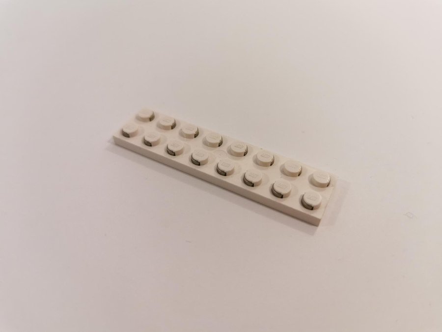 Lego - tillbehör - light and sound - kontaktplatta - 2x8 - part 4757 - vit