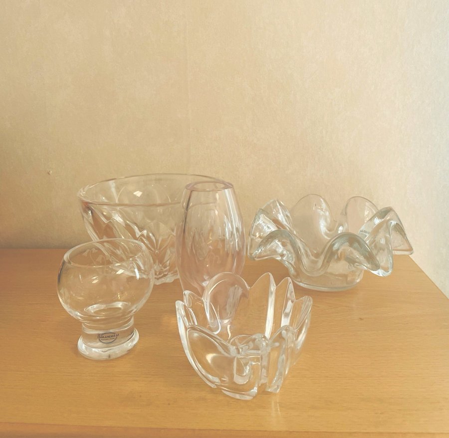 Signerat glas. Kosta, Smålandsglas, Hovmantorp, Orrefors, Guldkroken Glashyttan