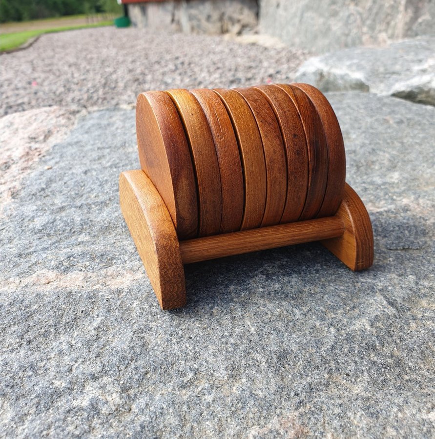 Retro - Träunderlägg med ställ - Coasters teak