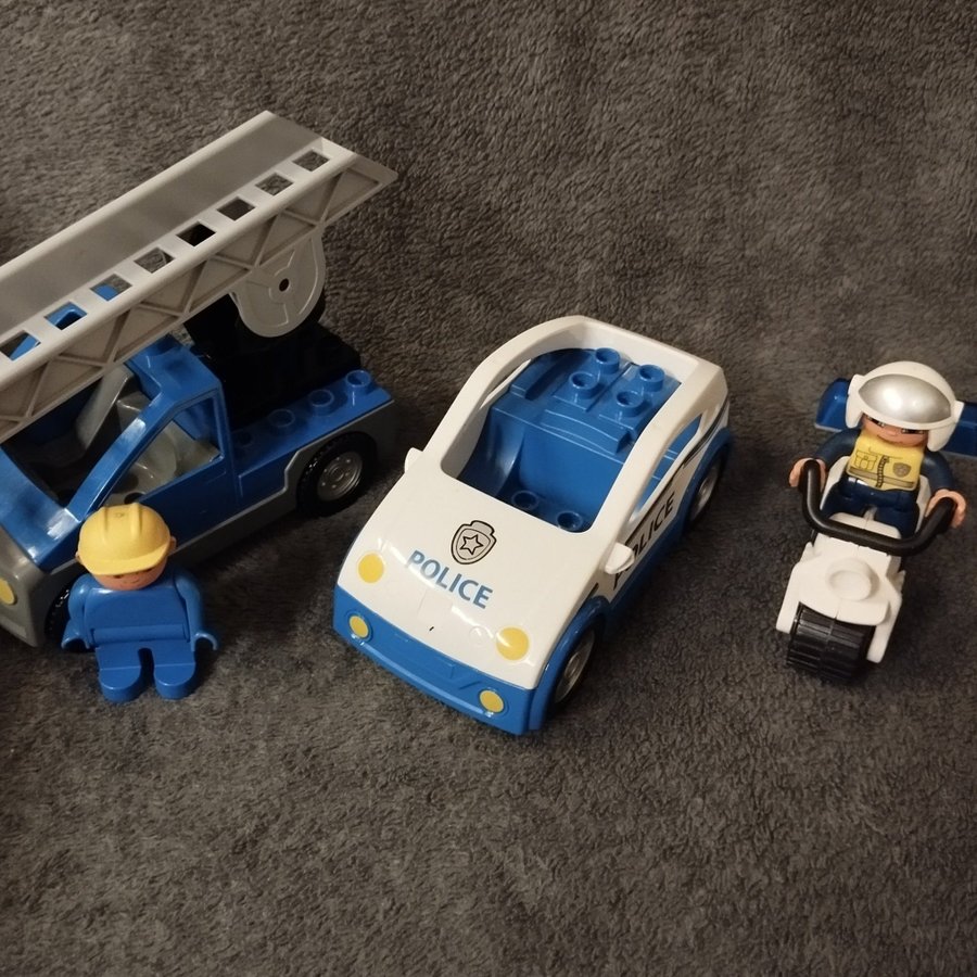 Duplo fordon - polispaket, bil, MC och stegbil + 2 figurer