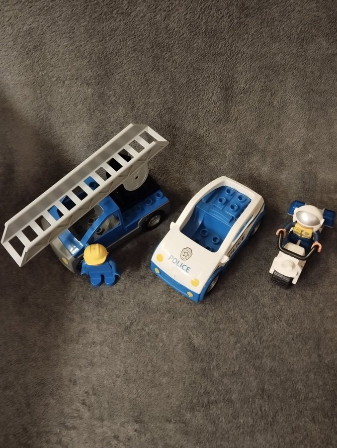 Duplo fordon - polispaket, bil, MC och stegbil + 2 figurer