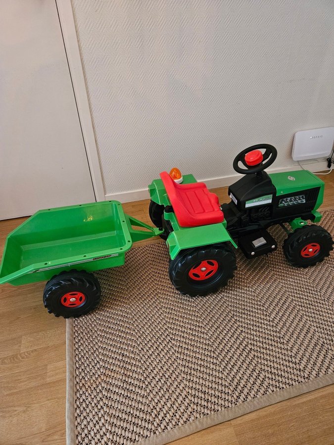 Traktor med släp elbil 6V Injusa Elbil 636