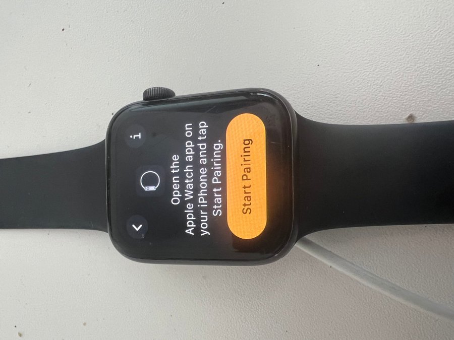 Apple Watch SE GPS 44mm Svart (nedre knapp strular)