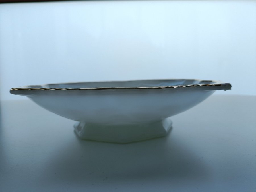 Vintage Anchor Hocking Milk Glass Gold Trim Bowl präglade druvor och löv skål