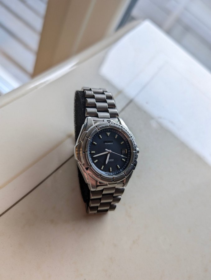 Seiko SQ100 Kvarts Herrarmbandsur