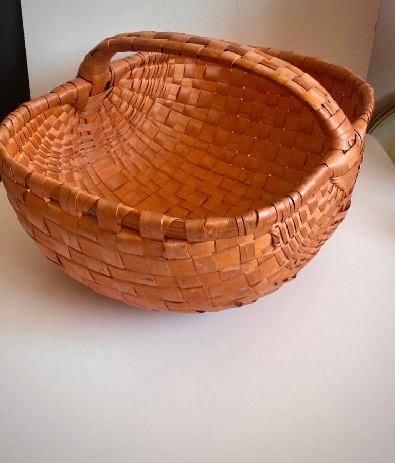 Äldre flätad korg modell större retro vintage handmade basket 1900-tal hemslöjd