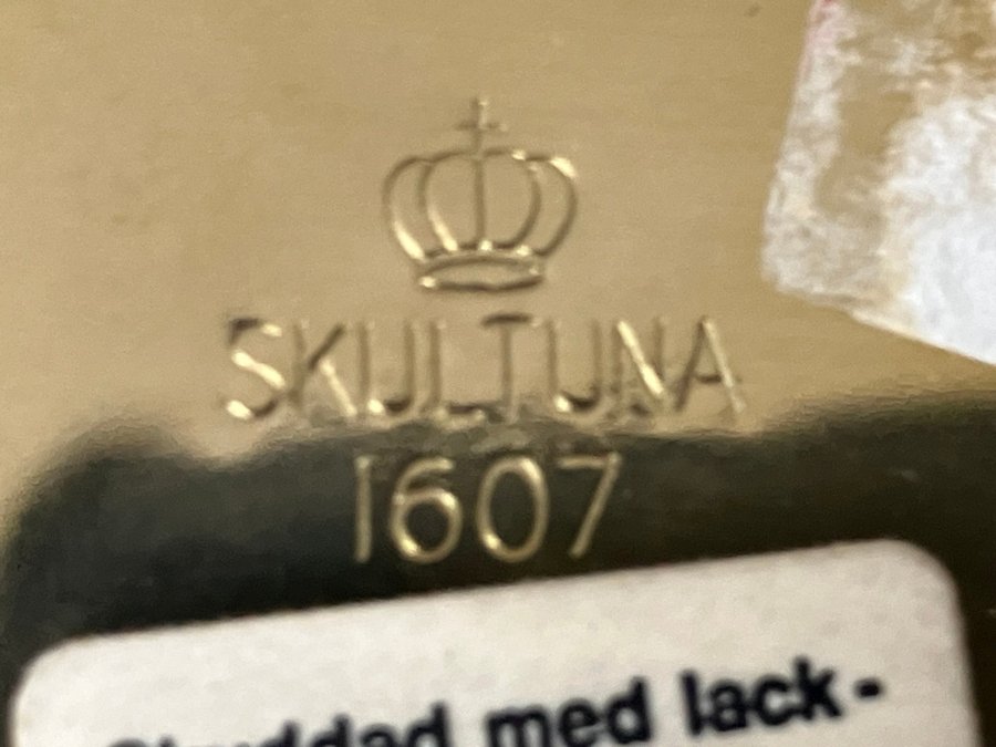 Liten fin skål SKULTUNA brun.