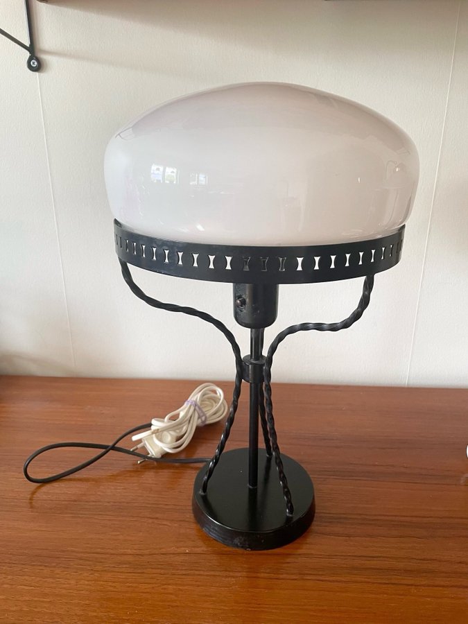 Retro bordslampa/ fönsterlampa metall samt glas, Strindbergslampa