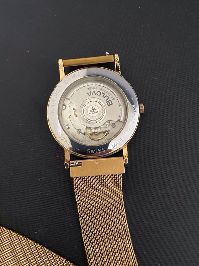 Bulova Automatisk Herrarmbandsur i Guld Swiss Made ETA2892-2