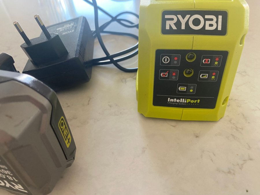 Ryobi 18V 2.0Ah batteri och laddare