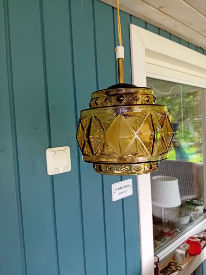 Taklampa Retro Bärnstenfärgat glas Takkupa mässing