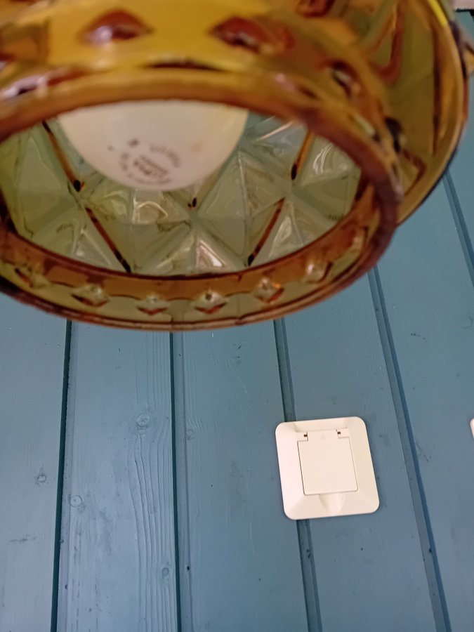 Taklampa Retro Bärnstenfärgat glas Takkupa mässing