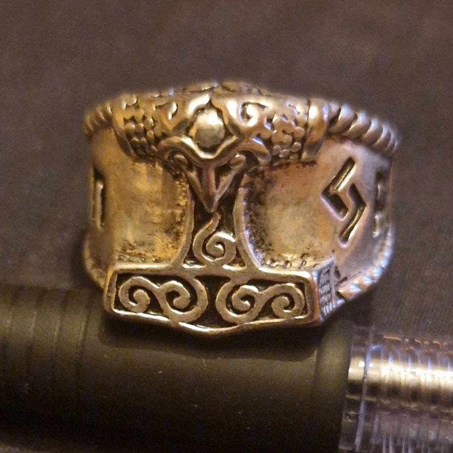 Ring Ny Vikinga motiv