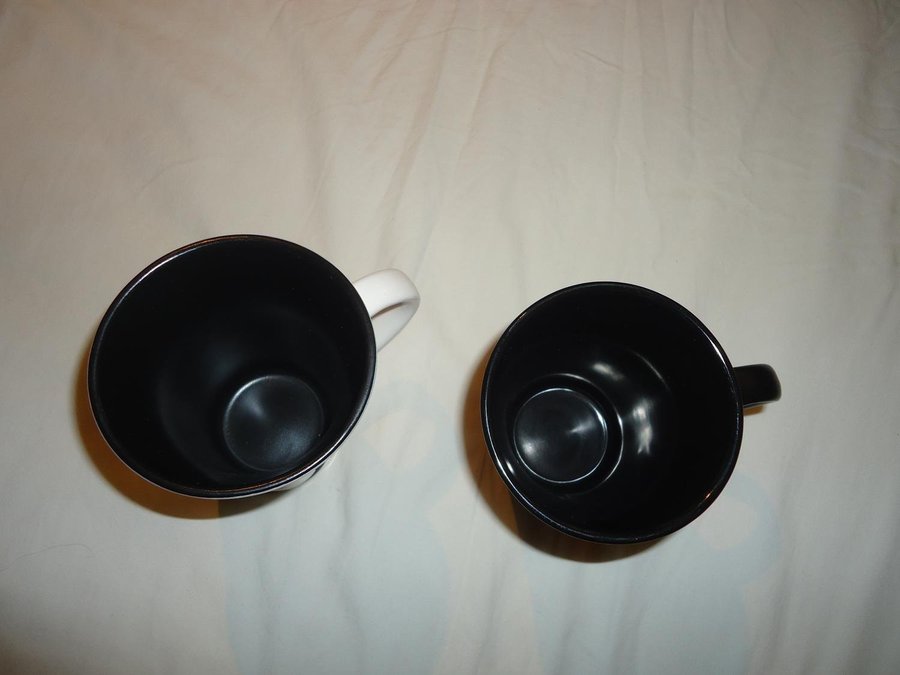 2 st Kaffe & Te Muggar svart och vit färg porslin keramik coffee tea mugs