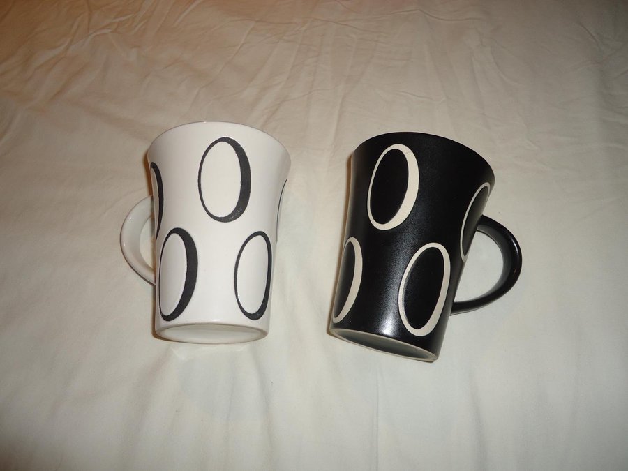 2 st Kaffe & Te Muggar svart och vit färg porslin keramik coffee tea mugs