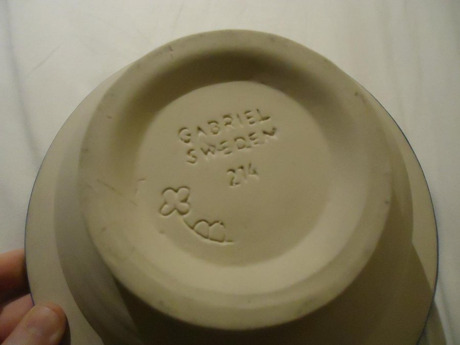 Gabriel Sweden beige keramik skål med blommotiv Tusensköna och blå kant