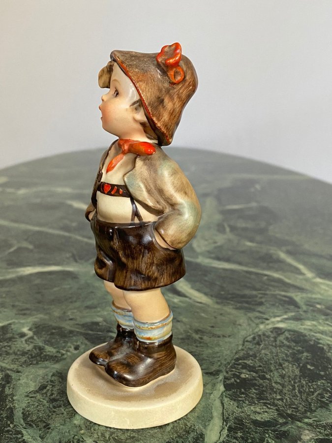 Goebel / Hummel figurin nr: 95 "Byhjälte" 1938