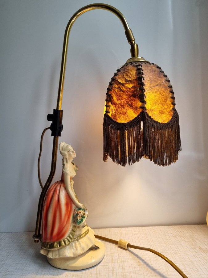 Bordslampa vintage dam figurin Bernardi Art Deco lampa