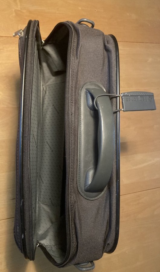 Praktisk ”Carry-on” väska från Samsonite