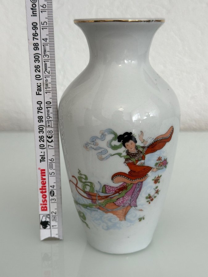 Vase mit chinesischer Malerei