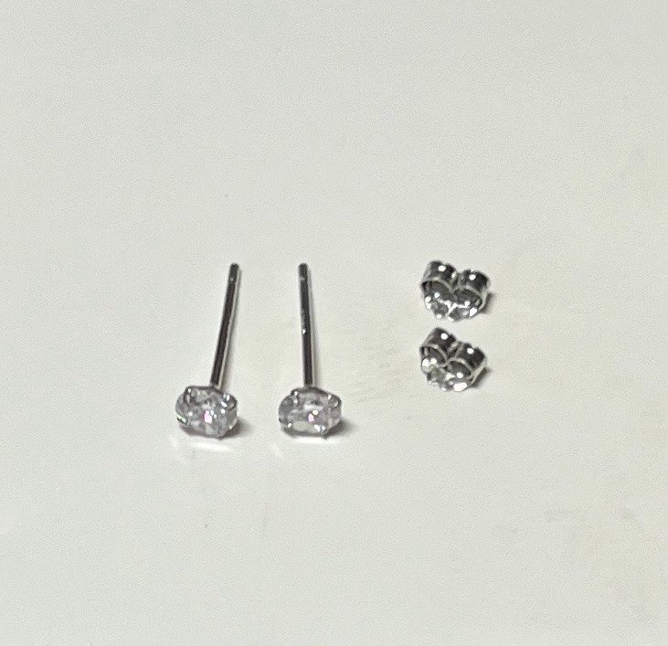 Silver 925/sterlingsilver - örhängen/studs med zirkon